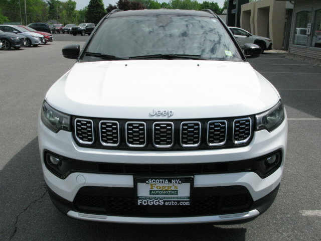 Used 2025 Jeep Compass Limited AWD/4WD image 12