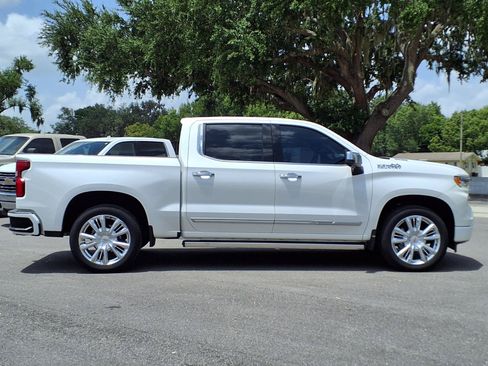 Certified 2023 Chevrolet Silverado 1500 High Country w/ Technology Package AWD/4WD image 3