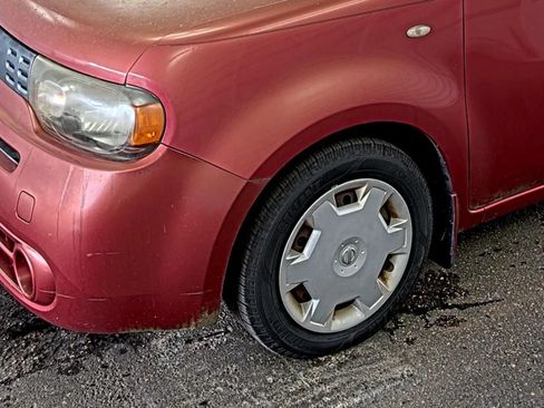 Used 2009 Nissan Cube 1.8 S w/ Interior Designer Pkg FWD image 12