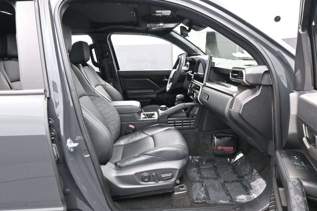 Used 2025 Toyota Tacoma TRD Off-Road w/ TRD Off Road Premium Package AWD/4WD image 48