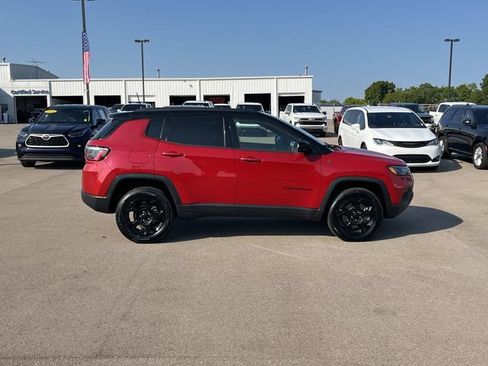 Used 2024 Jeep Compass Trailhawk AWD/4WD image 3