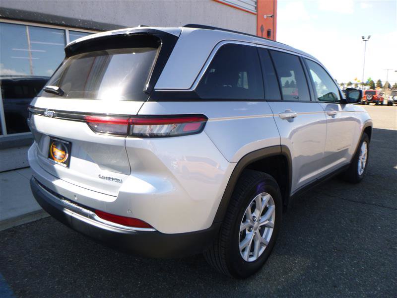 Used 2023 Jeep Grand Cherokee Limited AWD/4WD image 3