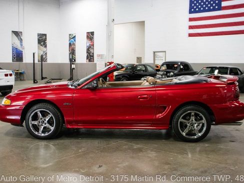 Used 1997 Ford Mustang GT RWD image 4