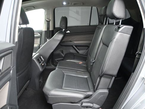 Used 2021 Volkswagen Atlas SE w/ Panoramic Sunroof Package image 9