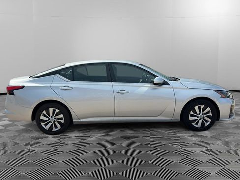 Used 2023 Nissan Altima 2.5 S image 2