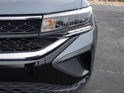 Used 2024 Volkswagen Taos SE image 12