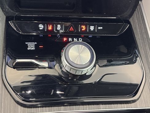 Used 2024 Jeep Wagoneer L Series II w/ Flexible Seating Group image 26