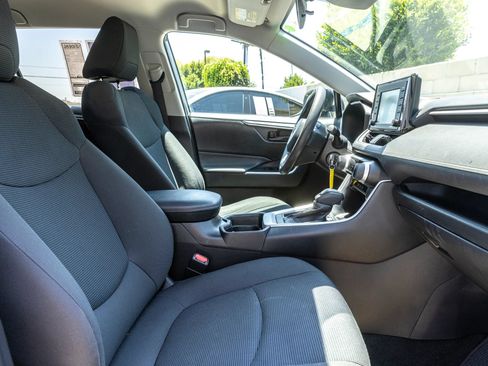 Used 2021 Toyota RAV4 LE w/ Carpet Mat Package (TMS) FWD image 24