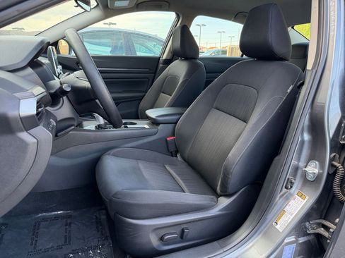 Used 2025 Nissan Altima 2.5 SV FWD image 36