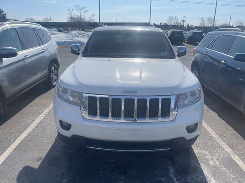 Used 2011 Jeep Grand Cherokee Limited image 2