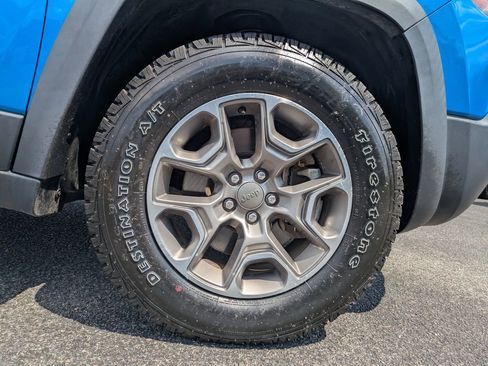 Used 2022 Jeep Cherokee Trailhawk w/ Trailer Tow Group image 13