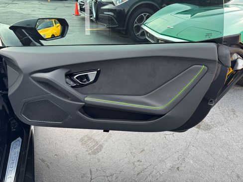Used 2020 Lamborghini Huracan EVO image 21