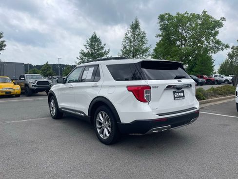 Used 2023 Ford Explorer XLT w/ Equipment Group 202A RWD image 5