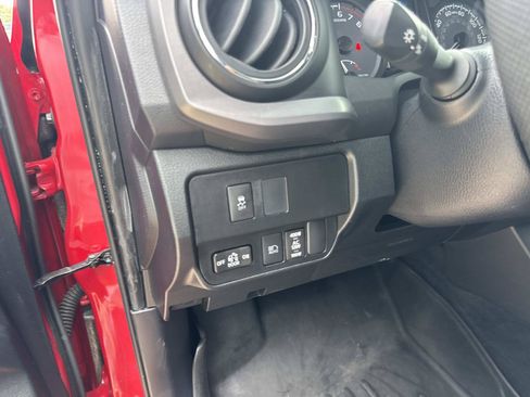 Used 2021 Toyota Tacoma TRD Off-Road w/ Technology Package AWD/4WD image 20