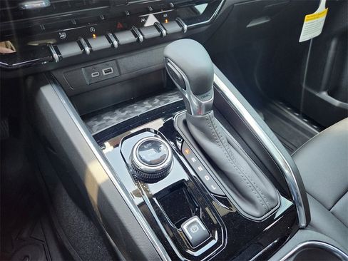 New 2025 GMC Canyon Elevation w/ Convenience Package image 16