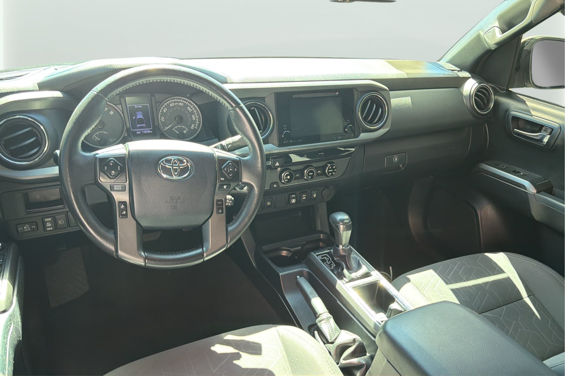 Used 2018 Toyota Tacoma TRD Sport RWD image 25
