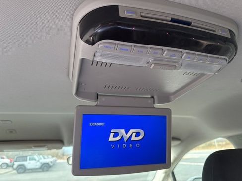 Used 2018 Chrysler Pacifica Touring Plus w/ Tire & Wheel Group image 19