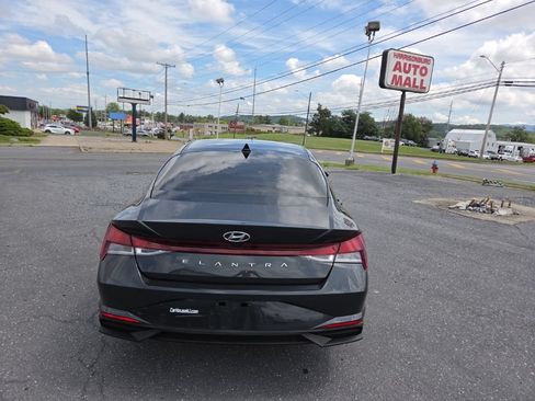 Used 2023 Hyundai Elantra SEL w/ Convenience Package FWD image 11