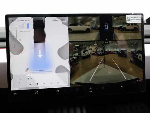 Used 2024 Tesla Cybertruck AWD Crew Cab image 17