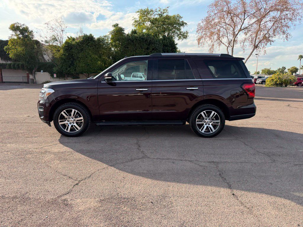 Used 2024 Ford Expedition Limited AWD/4WD image 5