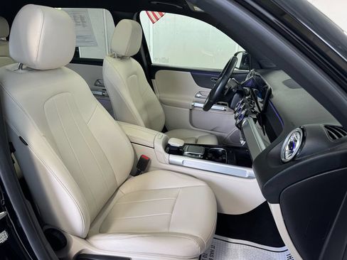 Used 2022 Mercedes-Benz GLB 250 4MATIC w/ Premium Package Lite image 31