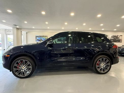 Used 2015 Porsche Cayenne Turbo w/ Premium Package AWD/4WD image 4