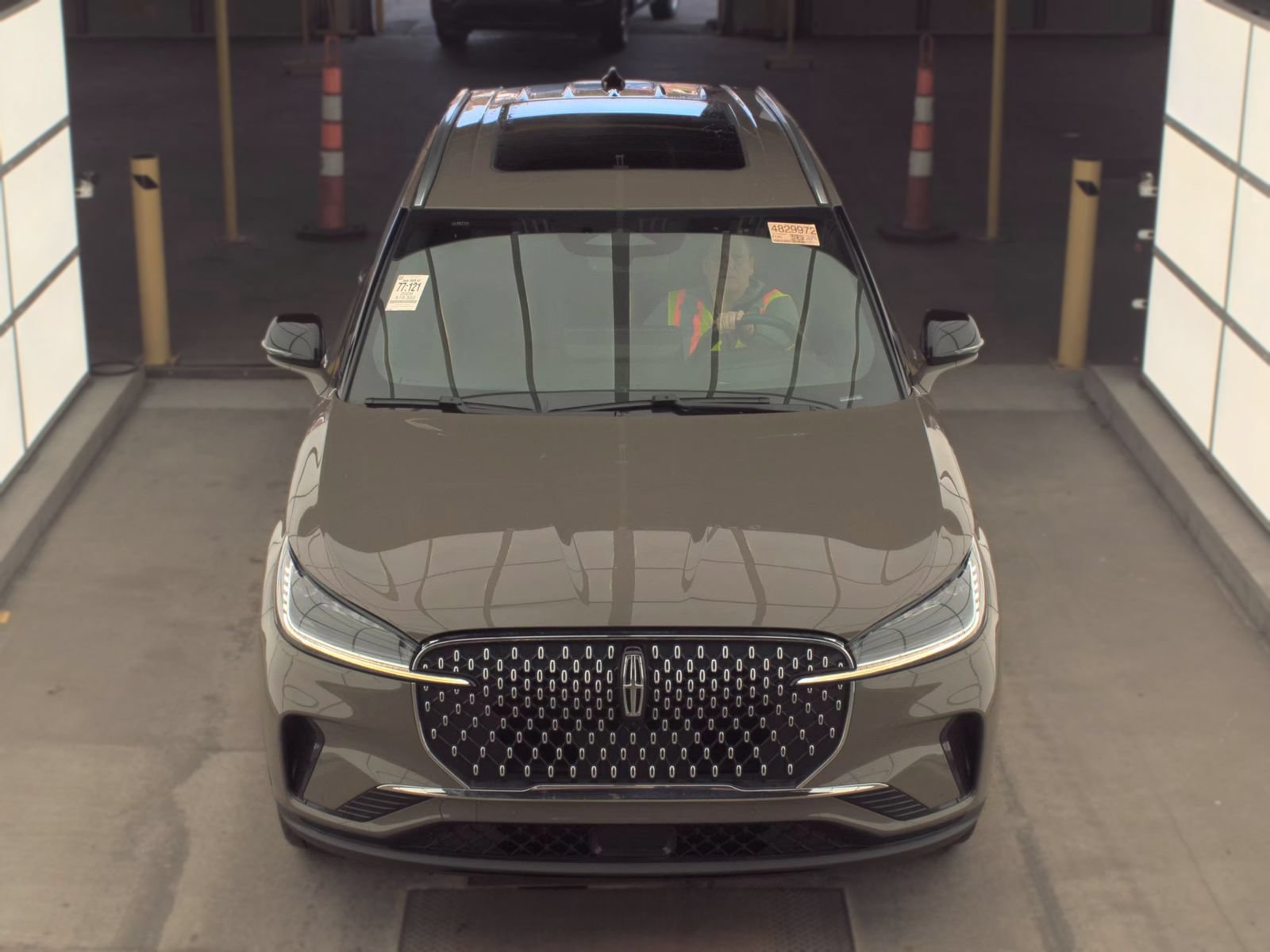 Used 2026 Lincoln Aviator Reserve AWD/4WD image 3