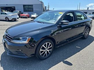 Used 2017 Volkswagen Jetta SE image 1