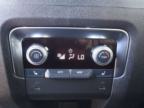 Used 2025 GMC Yukon XL Elevation AWD/4WD image 32