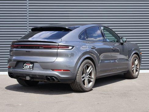 Certified 2025 Porsche Cayenne Turbo AWD/4WD image 10