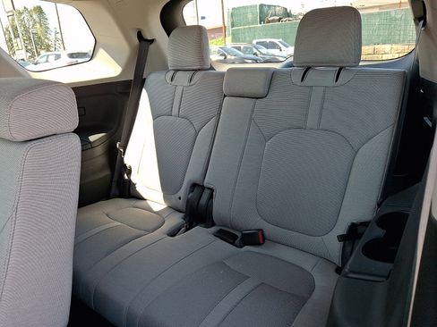 Used 2024 Honda Pilot LX image 11