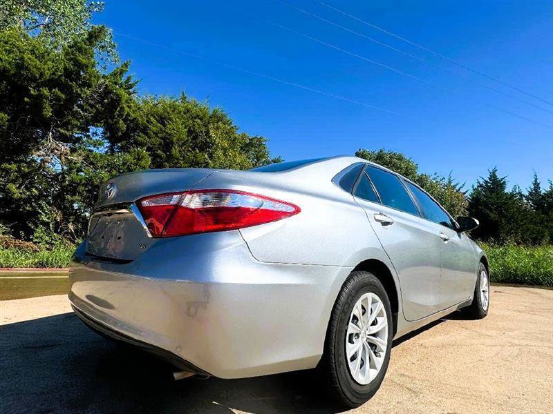 Used 2015 Toyota Camry LE FWD image 7