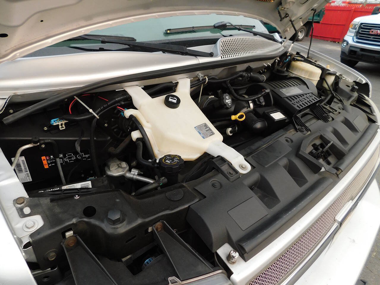 Used 2016 Chevrolet Express 2500 RWD image 52