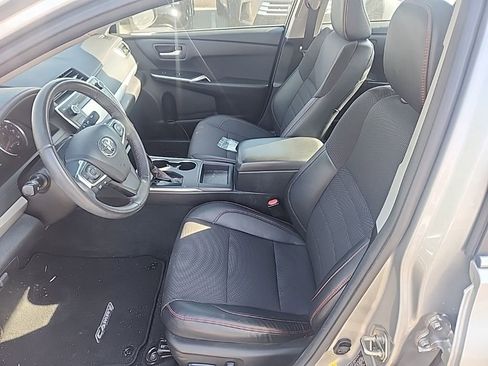 Used 2017 Toyota Camry SE FWD image 10