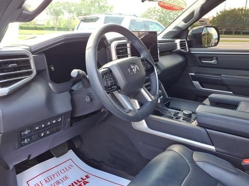 Used 2025 Toyota Sequoia Platinum AWD/4WD image 16
