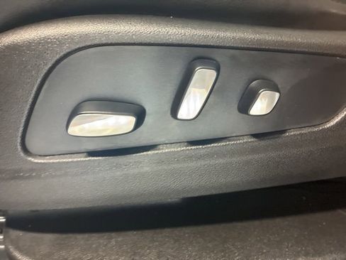 Used 2019 Cadillac XT5 Luxury FWD image 25