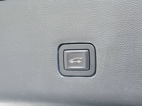 Certified 2020 Chevrolet Traverse Premier w/ Redline Edition AWD/4WD image 9