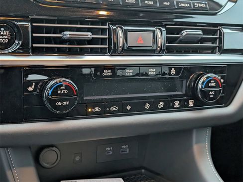 New 2025 Nissan Pathfinder SL image 13