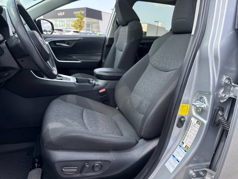Used 2021 Toyota RAV4 XLE w/ Convenience Package AWD/4WD image 16