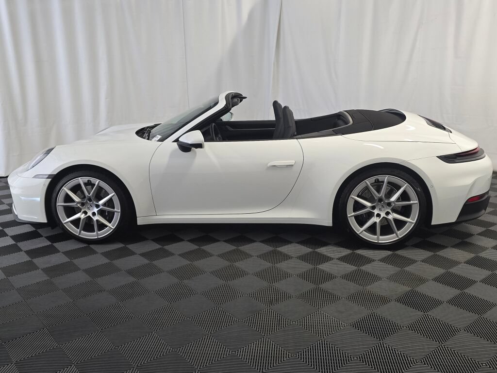 Certified 2025 Porsche 911 Carrera RWD image 2