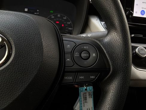 Used 2025 Toyota Corolla LE FWD image 31