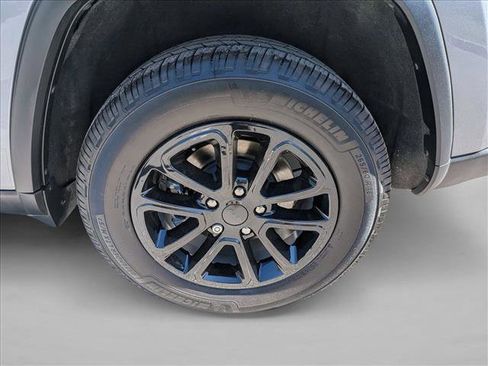 Used 2021 Jeep Grand Cherokee Laredo image 23