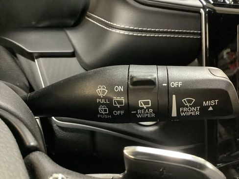 Used 2023 Jeep Grand Cherokee Altitude image 25