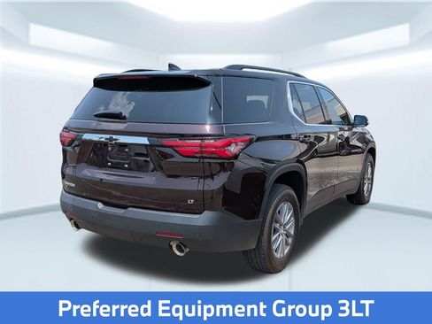 Used 2023 Chevrolet Traverse LT w/ Rear Camera Mirror Package FWD image 5
