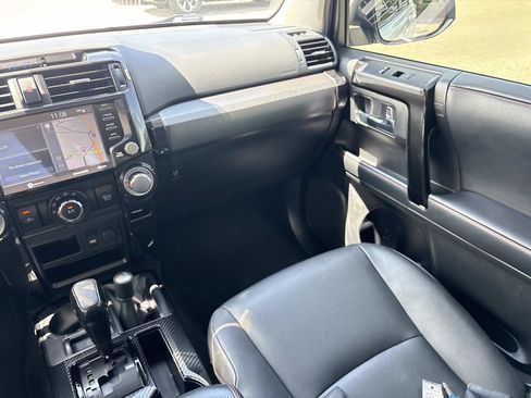 Used 2020 Toyota 4Runner TRD Off-Road Premium w/ Moonroof Package AWD/4WD image 31