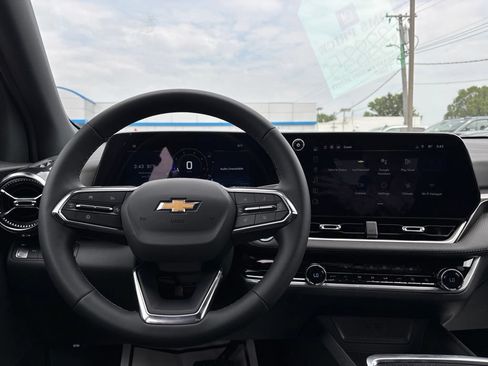 New 2026 Chevrolet Equinox LT w/ Convenience Package II AWD/4WD image 11
