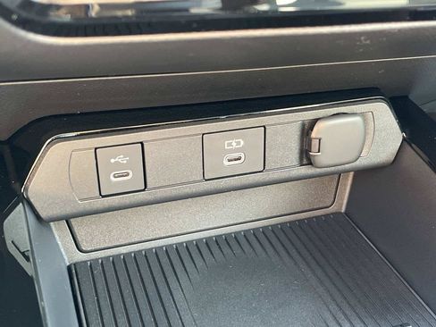 New 2026 Toyota Prius Plug-In Hybrid FWD image 42