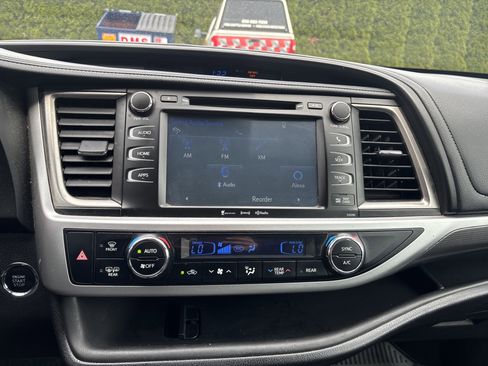 Used 2019 Toyota Highlander SE AWD/4WD image 28