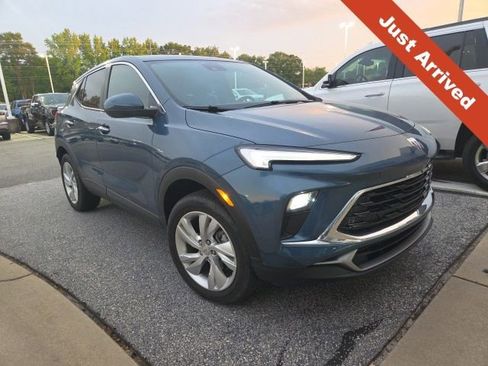 Used 2025 Buick Encore GX Preferred AWD/4WD image 1