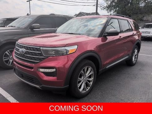 Used 2023 Ford Explorer XLT w/ Equipment Group 202A AWD/4WD image 3